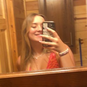 Meet your Posher, Madeline